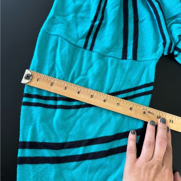 Retro Teal & Black Striped Sweater – Size M - Picture 8 of 9